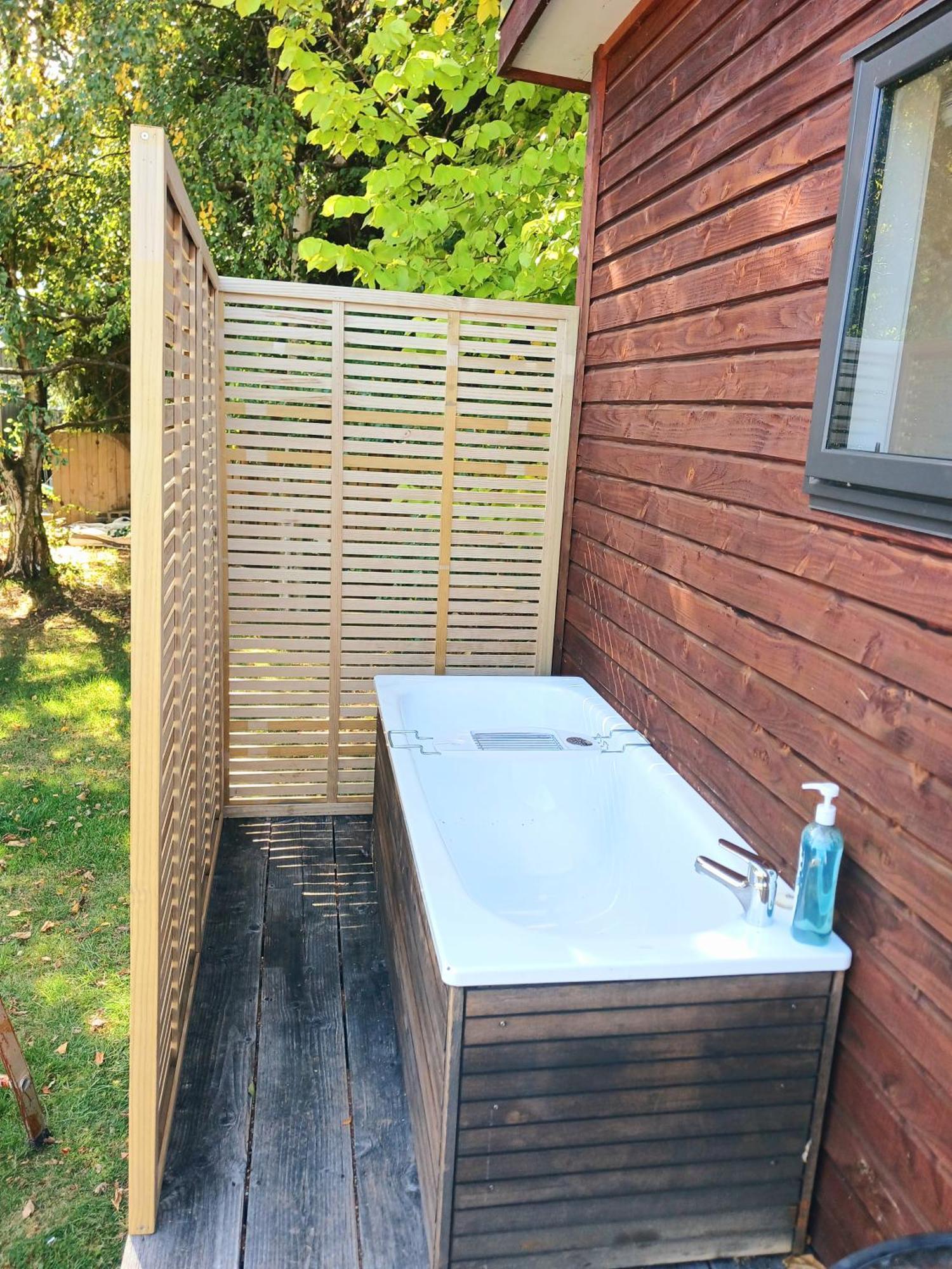 Lake Hawea Cabin With Mountain Views- Outdoor Bath! Exterior photo
